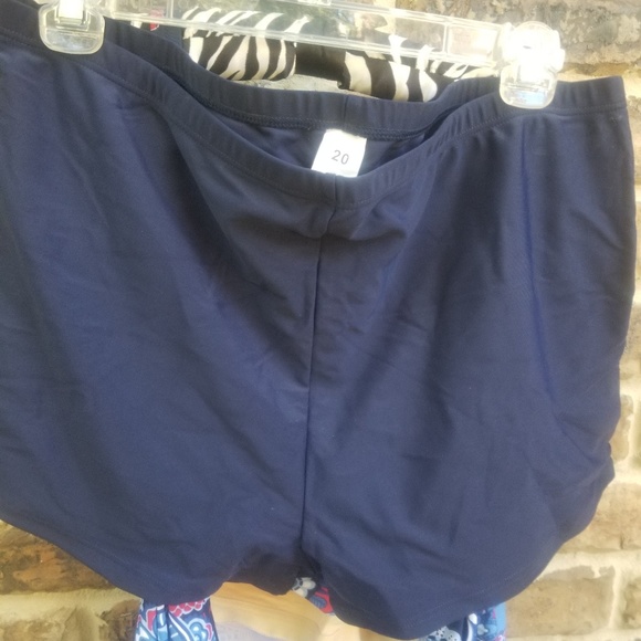 2 piece swim suit. Size 20 womens. - Picture 4 of 4